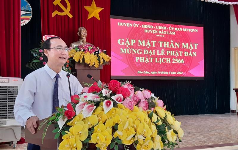 Đ/c Bùi Xuân Qúy, Chủ tịch UBMTTQVN huyện phát biểu tại buổi gặp mặt