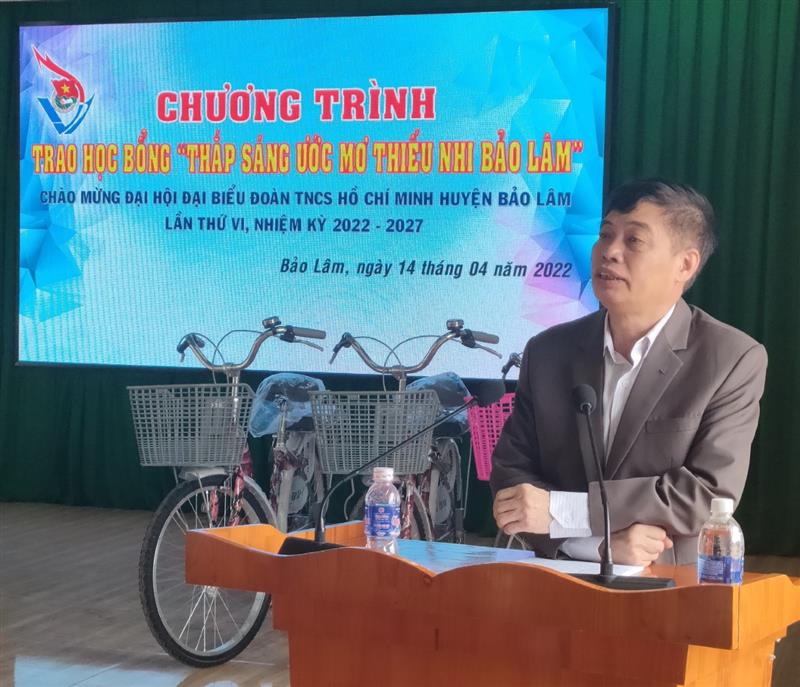 Đ/c Phan Anh Tuấn- Trưởng Ban Tuyên giáo Huyện ủy phát biểu tại buổi lễ trao giải