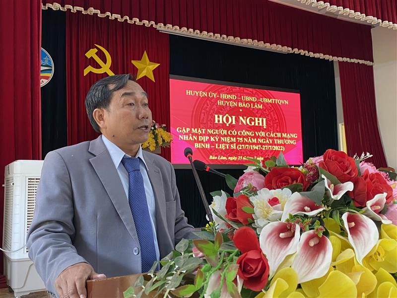 Đồng chí K’Lình, Phó Bí thư thường trực huyện ủy Bảo Lâm phát biểu tại buổi lễ