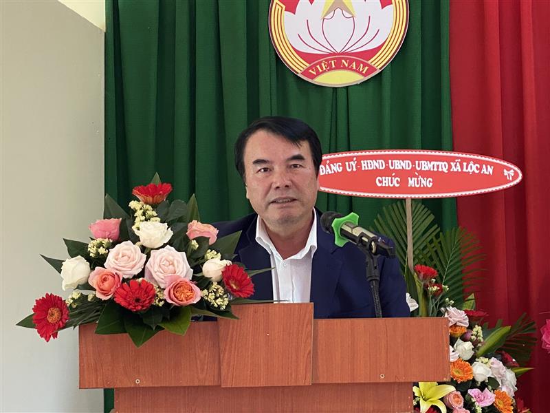 Phó Chủ tịch UBND tỉnh Phạm S phát biểu chúc mừng