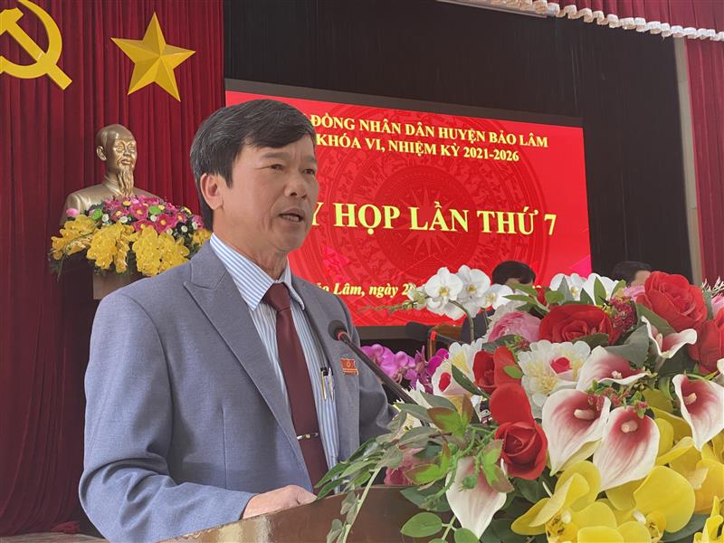 Đ/c Nguyễn Ngọc Nhi- Chủ tịch UBND huyện phát biểu tại kỳ họp