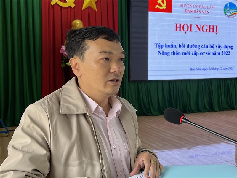 Đ/c Nguyễn Văn Tùng- Trưởng phòng nông nghiệp huyện- thành viên Ban điều phối xây dựng NTM