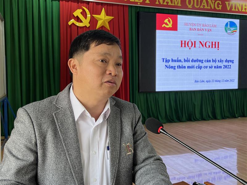 Đồng chí Nguyễn Đình Bình – UVBTV – Trưởng Ban dân vận Huyện ủy phát biểu tại Hội nghị
