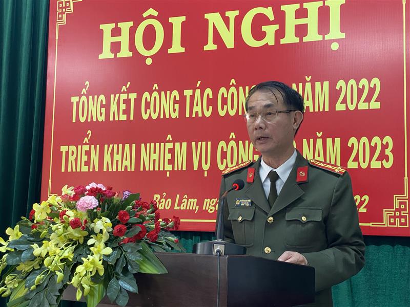Đồng chí Đại tá Nguyễn Quang Thống, Phó Giám đốc Công an tỉnh phát biểu tại Hội nghị