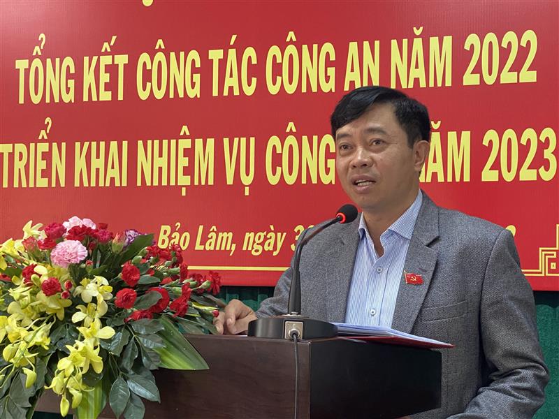 Đồng chí Nguyễn Trung Kiên, Tỉnh ủy viên, Bí thư Huyện ủy, Chủ tịch HĐND huyện phát biểu tại Hội nghị
