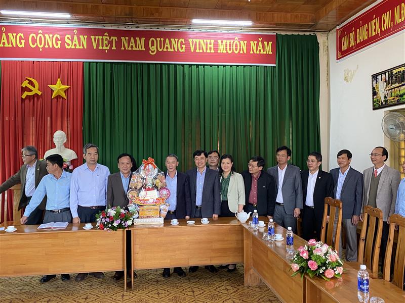 Chủ tịch UBND tỉnh Lâm Đồng Trần Văn Hiệp đến thăm, chúc Tết Quý Mão tại Công ty TNHH MTV lâm nghiệp Bảo Lâm
