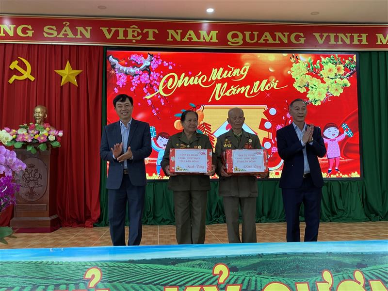 Chủ tịch UBND tỉnh Lâm Đồng Trần Văn Hiệp đến thăm, chúc Tết Quý Mão năm 2023 tới Đảng bộ, chính quyền và Nhân dân xã Lộc An.