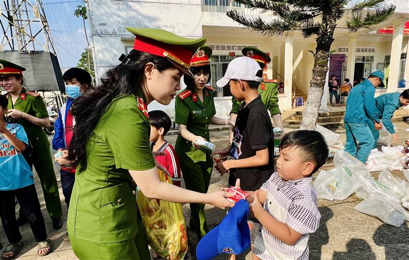 Hình ảnh chương trình công tác xã hội tại Lộc Phú