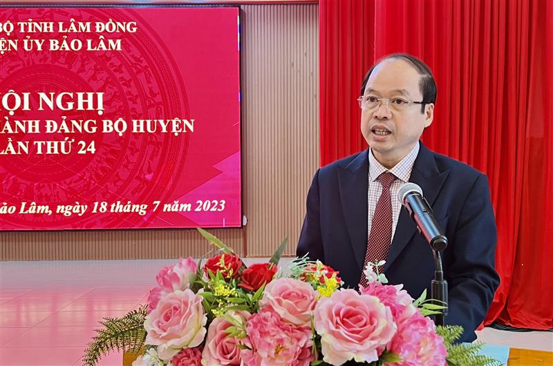 Đồng chí Nguyễn Viết Vân – TUV – Bí thư Huyện uỷ phát biểu kết luận