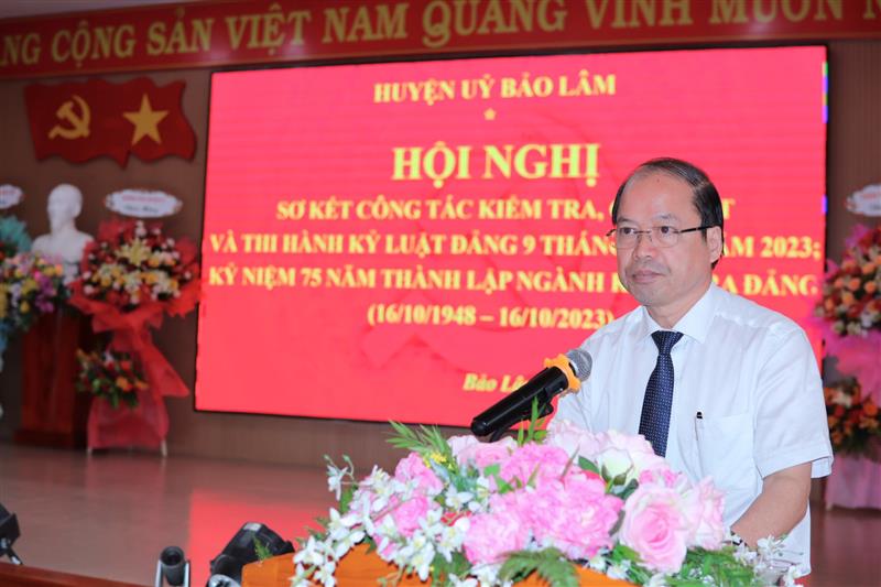 Đồng chí Nguyễn Viết Vân – TUV – Bí thư Huyện uỷ phát biểu tại Hội nghị