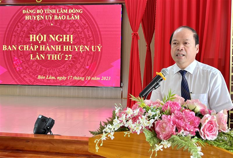 Đồng chí Nguyễn Viết Vân – TUV - Bí thư Huyện uỷ phát biểu kết luận Hội nghị