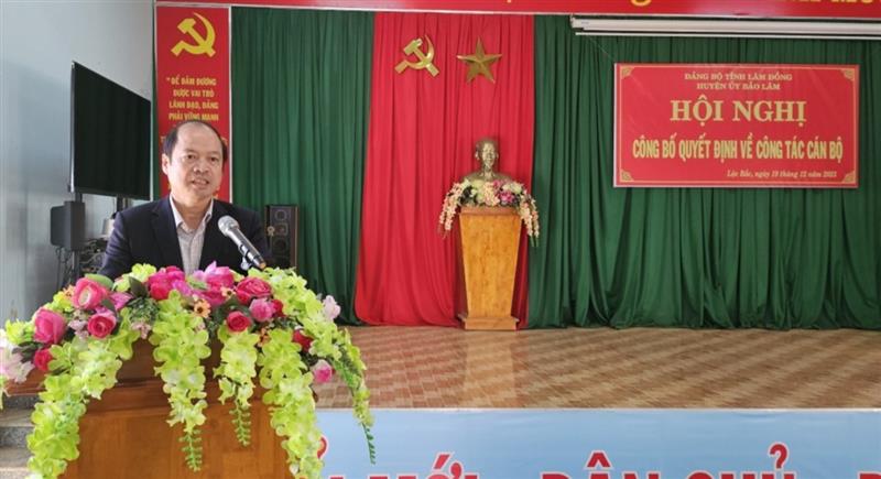 Đ/c Nguyễn Viết Vân, Tỉnh ủy viên, Bí thư Huyện uỷ phát biểu giao nhiệm vụ