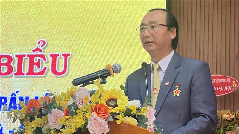Đ/c Bùi Xuân Qúy, UV BTV, Chủ tịch Ủy ban MTTQ Việt Nam huyện Bảo Lâm trao đổi rút kinh nghiệm từ đại hội