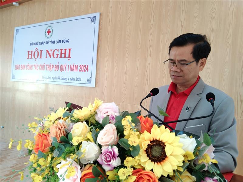 ông Nguyễn Quang Minh, Chủ tịch Hội chủ tịch hội chữ thập đỏ tỉnh chủ trì hội nghị